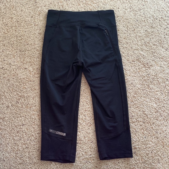 Under Armour Cropped Leggings with Mesh - Picture 2 of 5